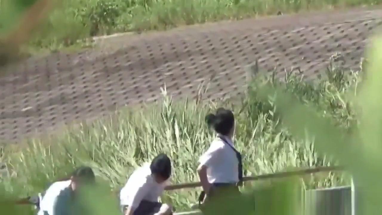 Japanese teens gush pee outdoors - 1