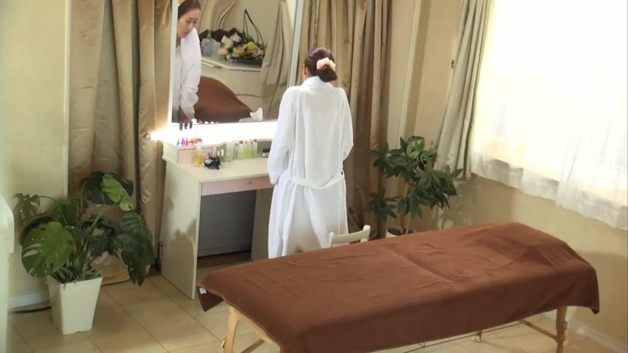 One-way Mirror Massage Cuckold Voyeur Wife Seduced By Masseuse 03 - 2