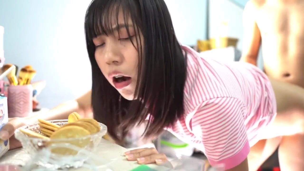 Celebrity Uncensored- Japanese Girl Was Hungry While Pounding Her Ass ( 今日あったかかったしね) Sex Massage