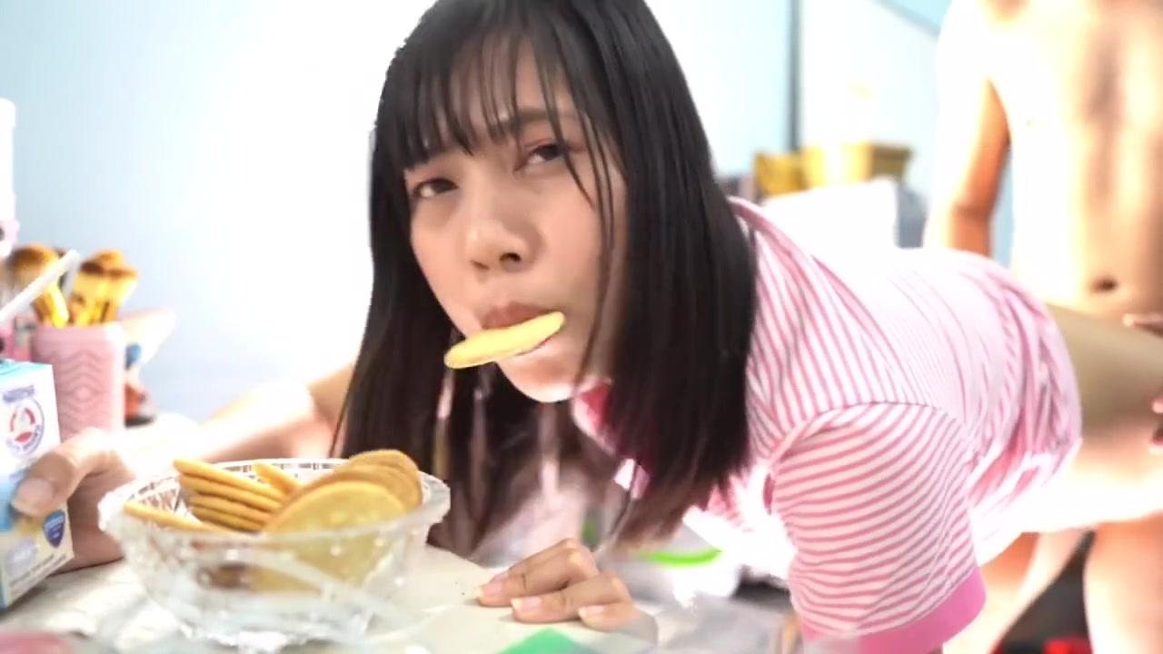 Uncensored- Japanese Girl Was Hungry While Pounding Her Ass ( 今日あったかかったしね) - 2