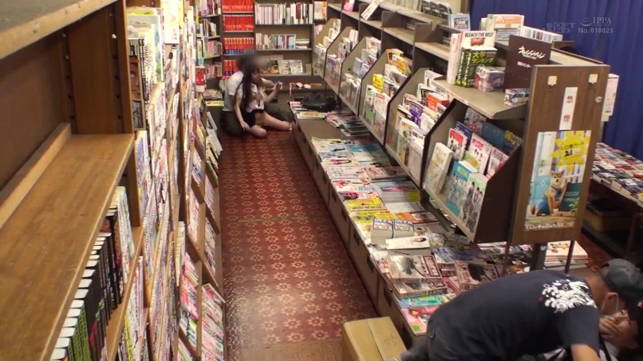 B2D1805-JK ***d at a bookstore（2） - 2