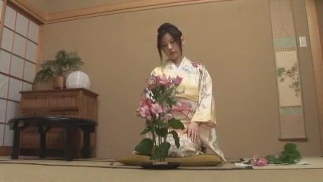 Fabulous Japanese chick Takami Hou, Tohmi Ohkawa in Exotic MILFs JAV video - 2